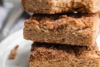 Chewy Snickerdoodle Blondies with Cinnamon Sugar