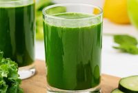 Refreshing Green Juice Recipe with Kale, Apple and Ginger