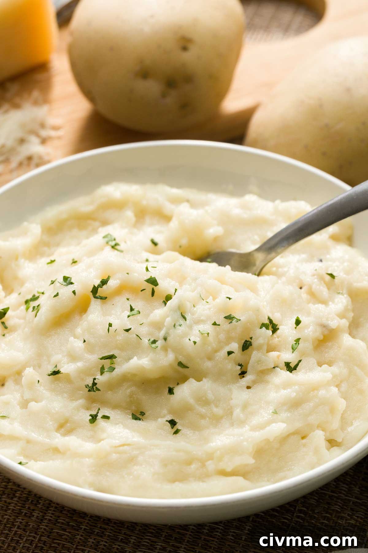 Creamy Garlic Cottage Cheese Mashed Potatoes 3 Close-up of creamy garlic mashed potatoes with cottage cheese and finely diced parsley on top.