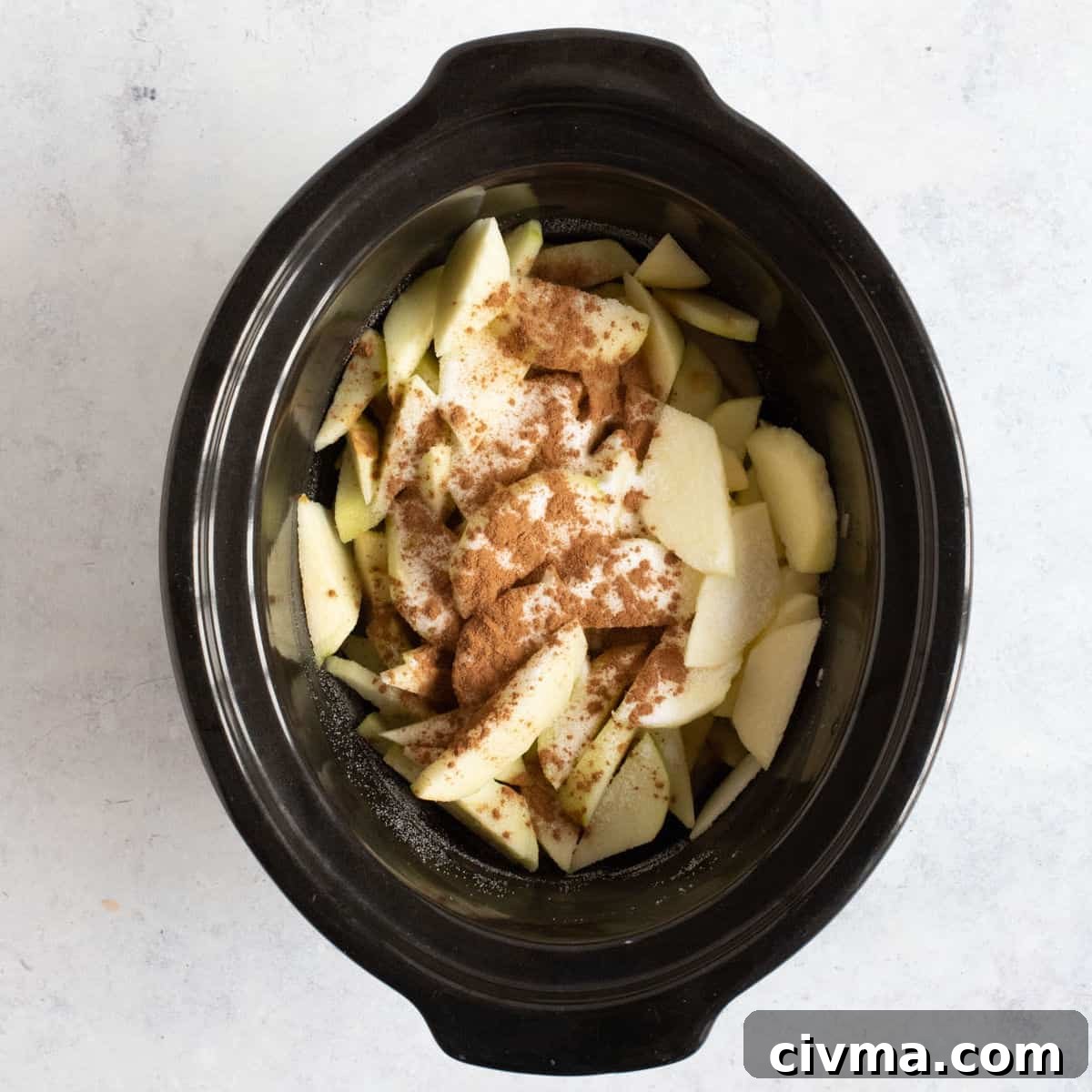 Sliced apples in a slow cooker.