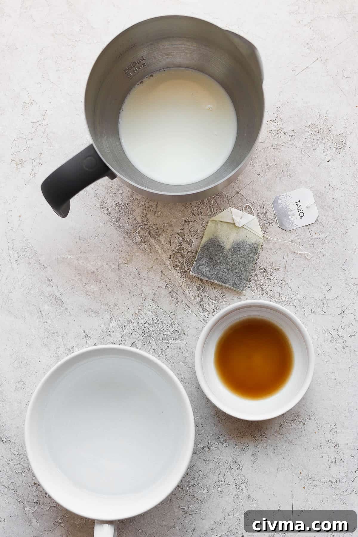 London fog ingredients in bowls.