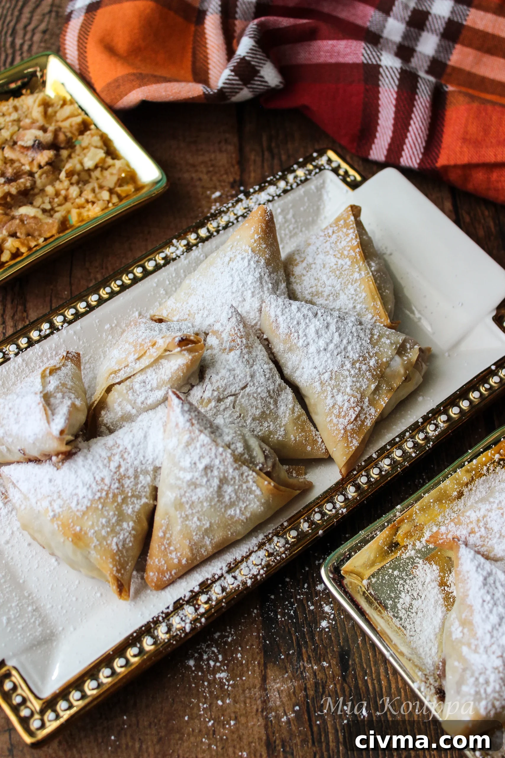 Milopitakia Greek Mini Apple Pies with Phyllo 3 Mini apple pies with phyllo or milopitakia (Μηλοπιτάκια)