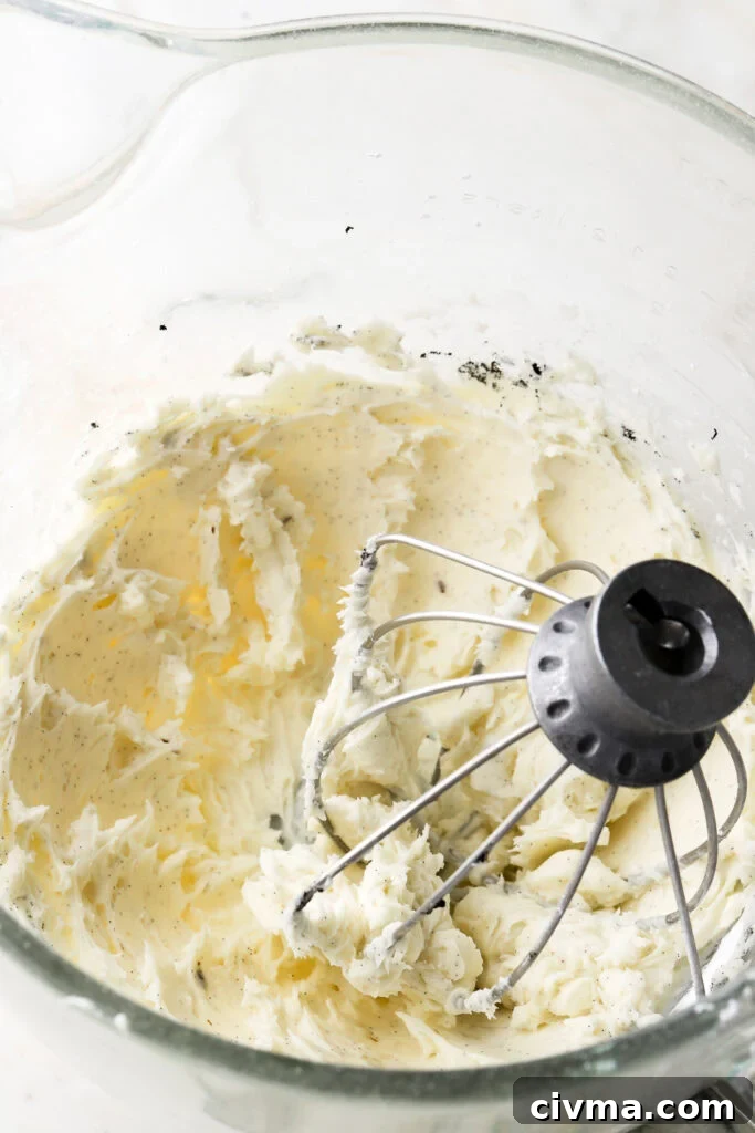 mascarpone beat with powdered sugar