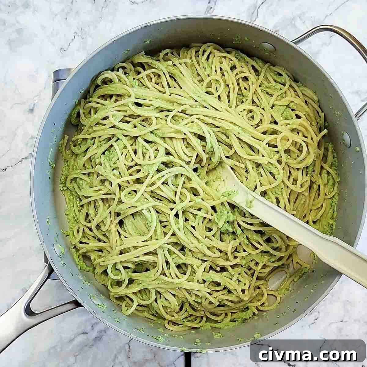 Green Spaghetti with Creamy Poblano Sauce 10 Overhead view of process shot 8 - season the sauce as desired and add in the spaghetti.