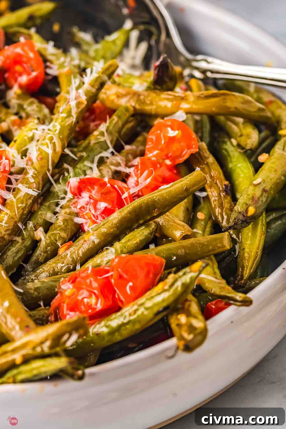 close up of green beans and tomatoes