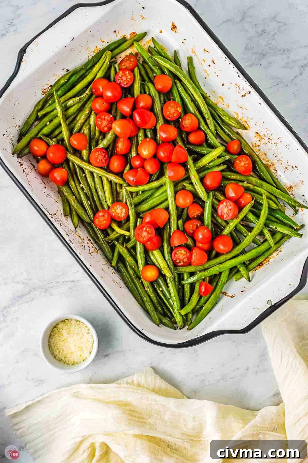 baked green beans with tomatoes on top