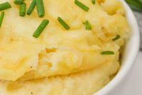 Creamy Cheesy Mashed Potatoes with Garlic